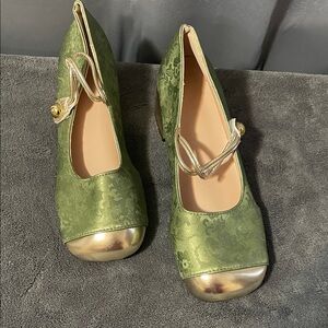 Elegant Green and Gold Women's Shoes